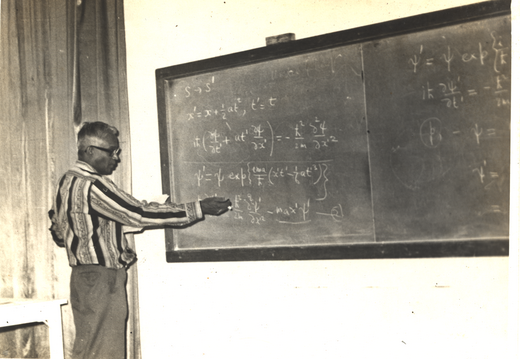 Prof. C.J. Eliezcr from La Trobe University, Australia giving  Lectures during the Conference on Particle Interactions and Astrophysics, 4-8 February 1981 at Mysore.