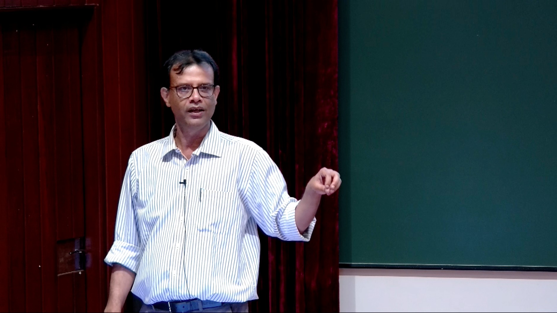 Tirthankar Roy Choudhury from NCRA, Pune, gave an overview of efforts to understand the origin of galaxies in his talk ‘From darkness to light: The SKA’s quest through cosmic time’. (Photo: IMSc Media)